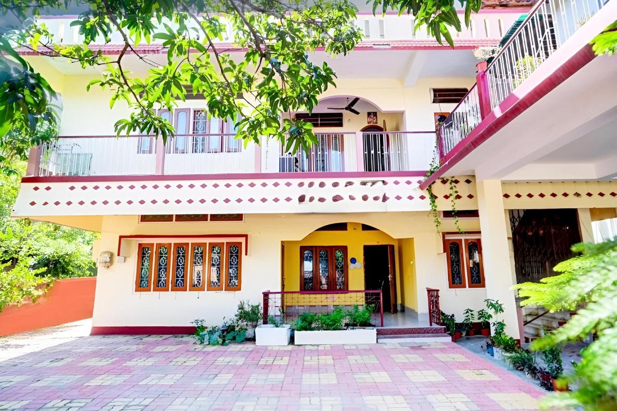 Capital Heritage Homestay Guwahati Ngoại thất bức ảnh